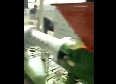 00:00:54標清  XJD-150銷釘擠出機，擠出直徑Φ450mm襯膠膠筒生產(chǎn)視頻