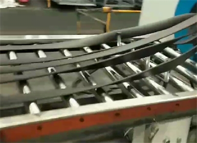 XJDP-220x14D銷釘抽真空（排氣）冷喂料擠出機(jī)，擠出平板硫化機(jī)、橡膠注射機(jī)用的密實無氣泡預(yù)成型膠條的工作視頻。